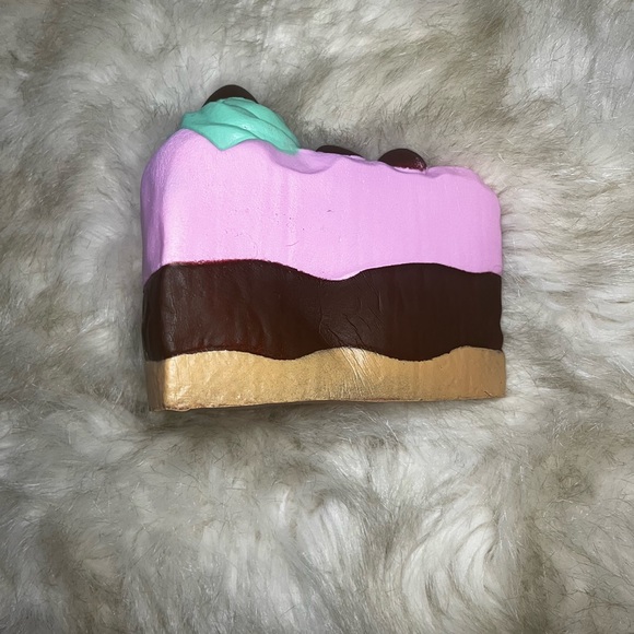 Assorted set of sweet treat themed squishies - Picture 11 of 13